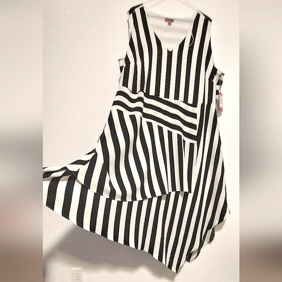 Vince Camuto Women's Black & White Striped Asymmetric Flowy Dress NWT Size 22W - Picture 4 of 14